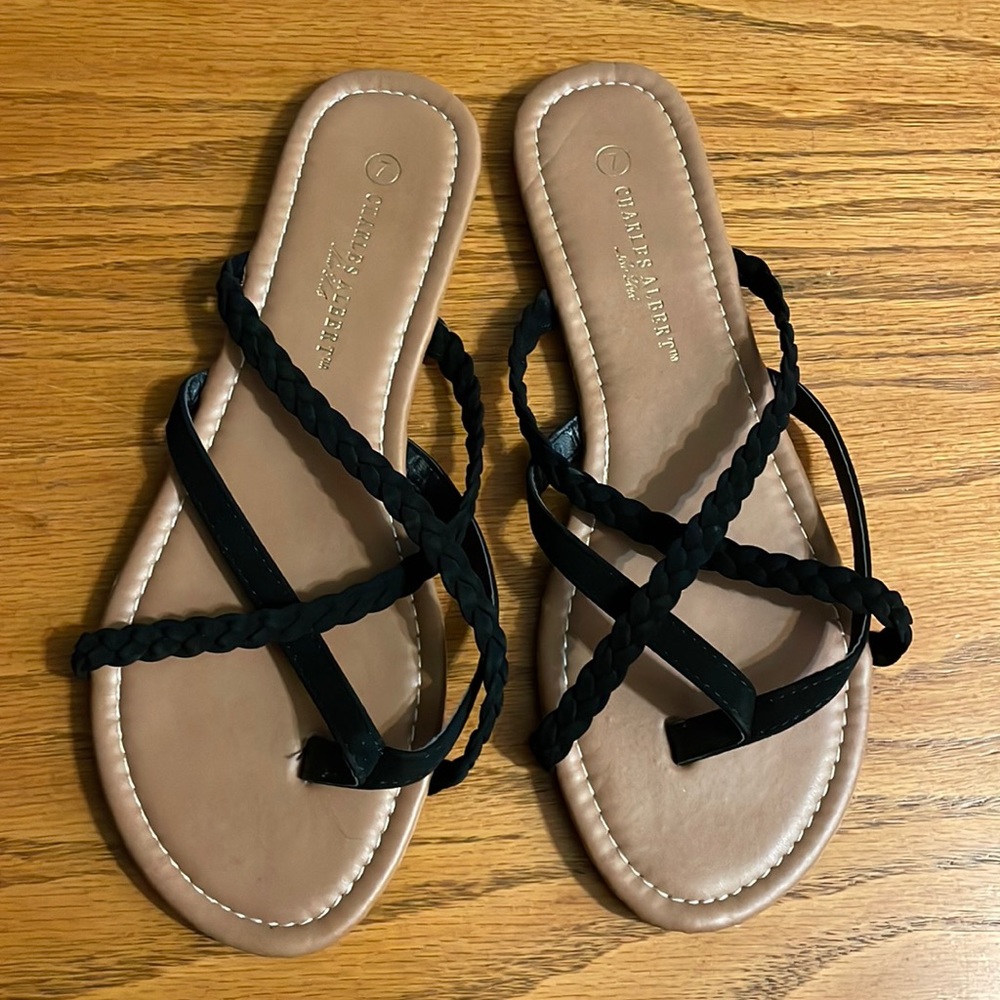 NWOT Size 7 black sandals